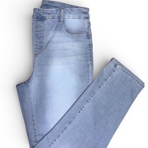 Women’s Light Wash Denim Jeans – Straight Leg